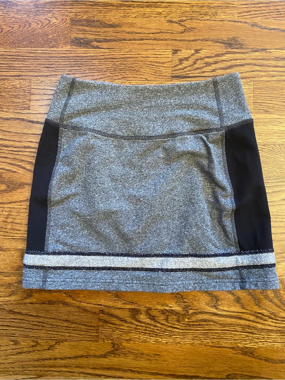 lululemon athletica Gray and Black Refresh Athletic Mini Skirt Size 4 Walking